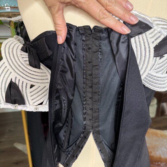 Vintage Victor Costa Black Strapless Gown w/ Statement Braided Bodice & Bow – Si - Picture 10 of 12